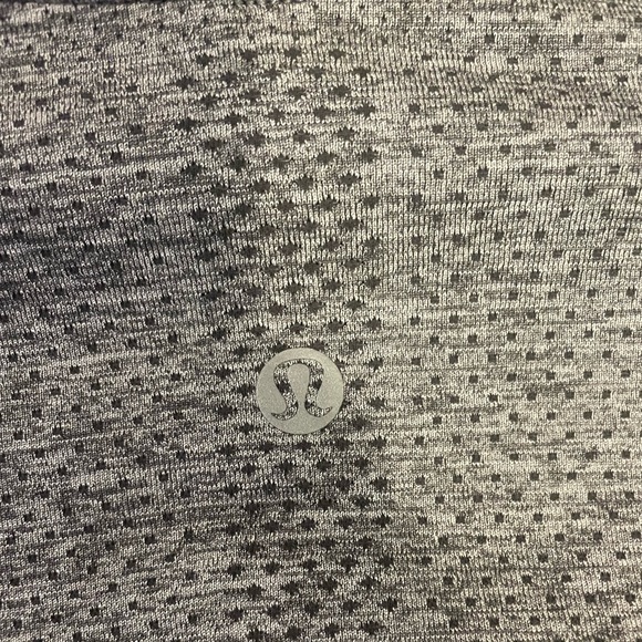 Grey lulu lemon short sleeve - Picture 3 of 3